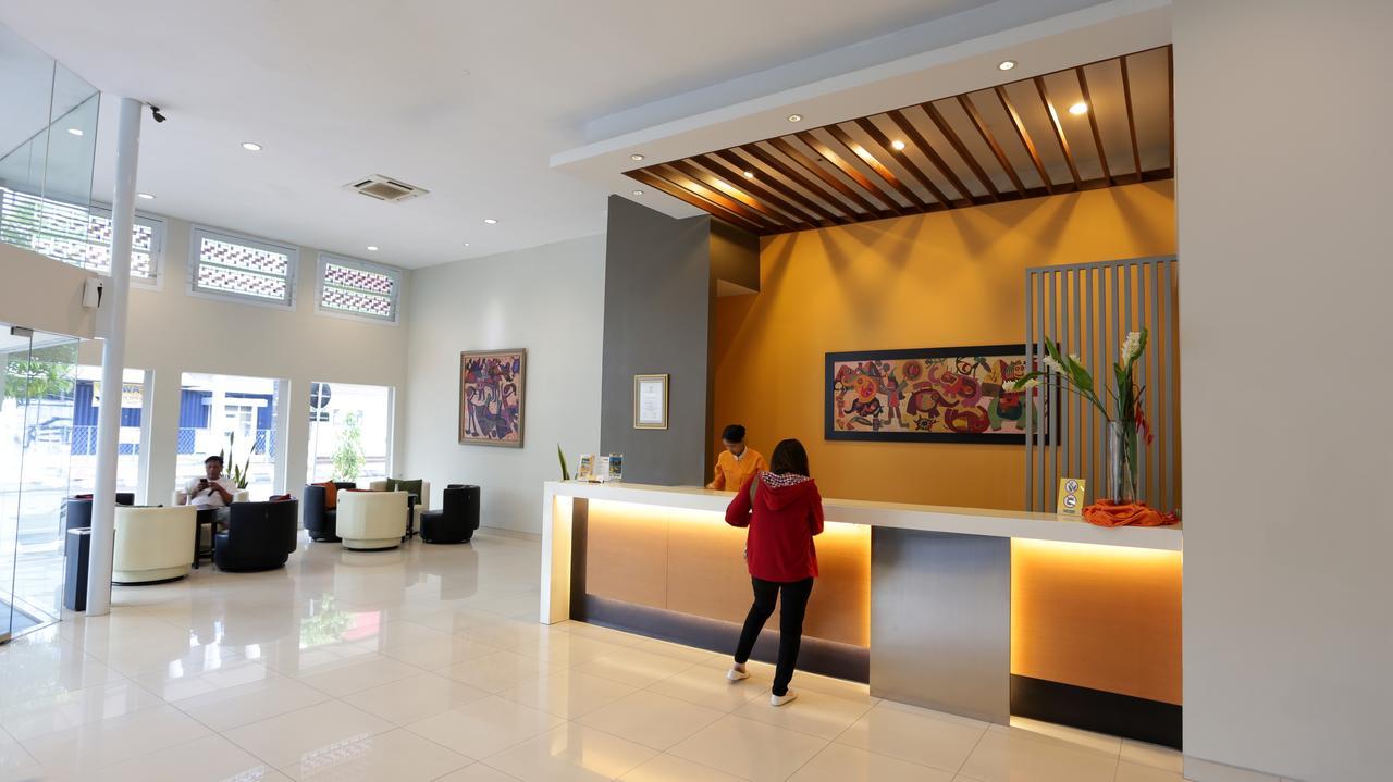 Hotel Quirin Semarang Exterior foto